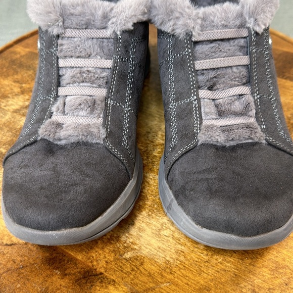 Bzees Shoes Wm 9M Golden Gray Faux Suede Slip On Faux Fur Lining Sneaker Bootie - Picture 3 of 14